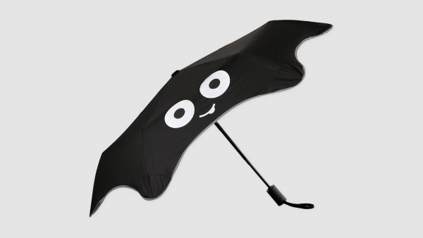czarny parasol