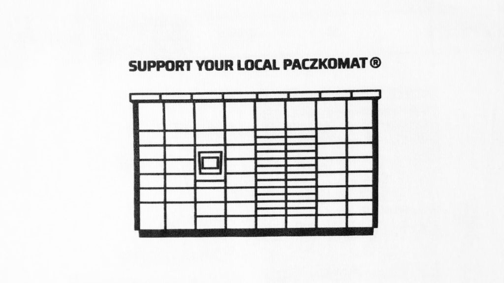 Czarny nadruk z Urządzeniem Paczkomat oraz napisem Support your local Paczkomat