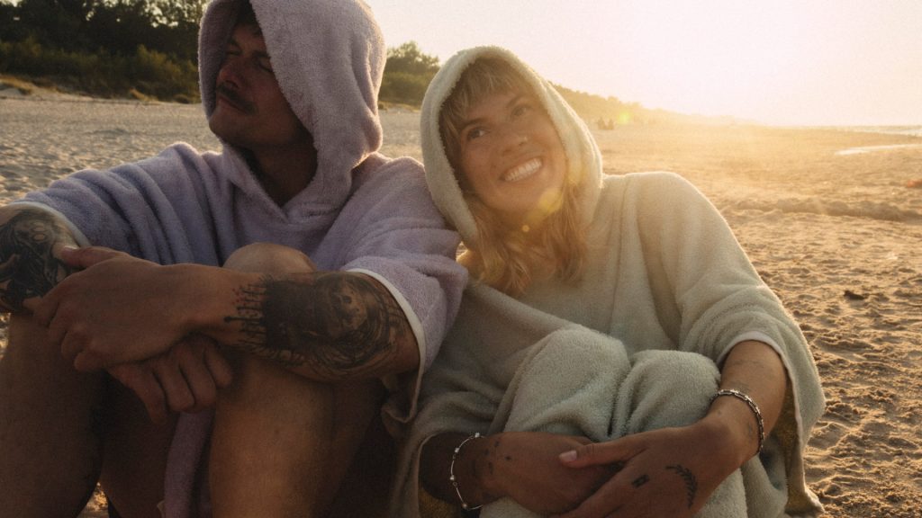 Frotte ponczo liliowe Next Day Anywhere - zdjęcie 2